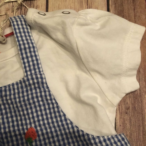 Mini Boden strawberry romper - Picture 4 of 6